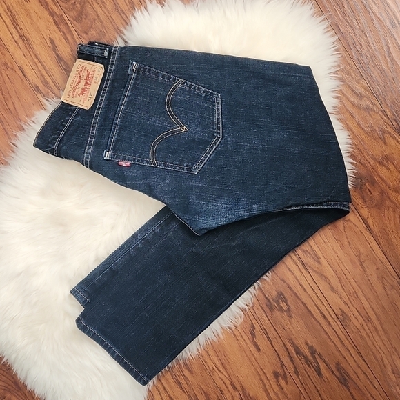 Levi's Skinny Dark Wash Jean's - Picture 2 of 6